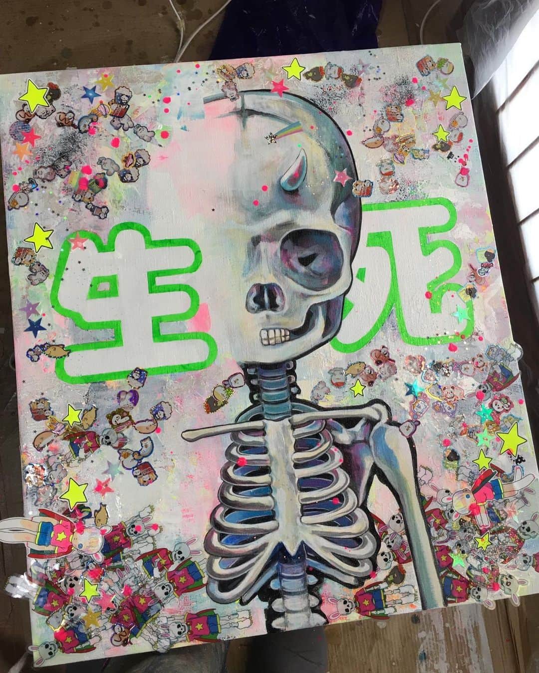 下田ひかりさんのインスタグラム写真 - (下田ひかりInstagram)「Countdown to #Halloween... 👻👻👻 Here’s a #throwback to the process behind my painting entitled “Life and Death”🌱💀 This painting was featured in my solo show “Memento Mori” @coreyhelfordgallery back in 2017. I’m excited to share what I’ve been working on for my 2020 show! 👏👏 #hikarishimoda #art #painting #anime #japan」10月25日 5時25分 - hikarishimoda