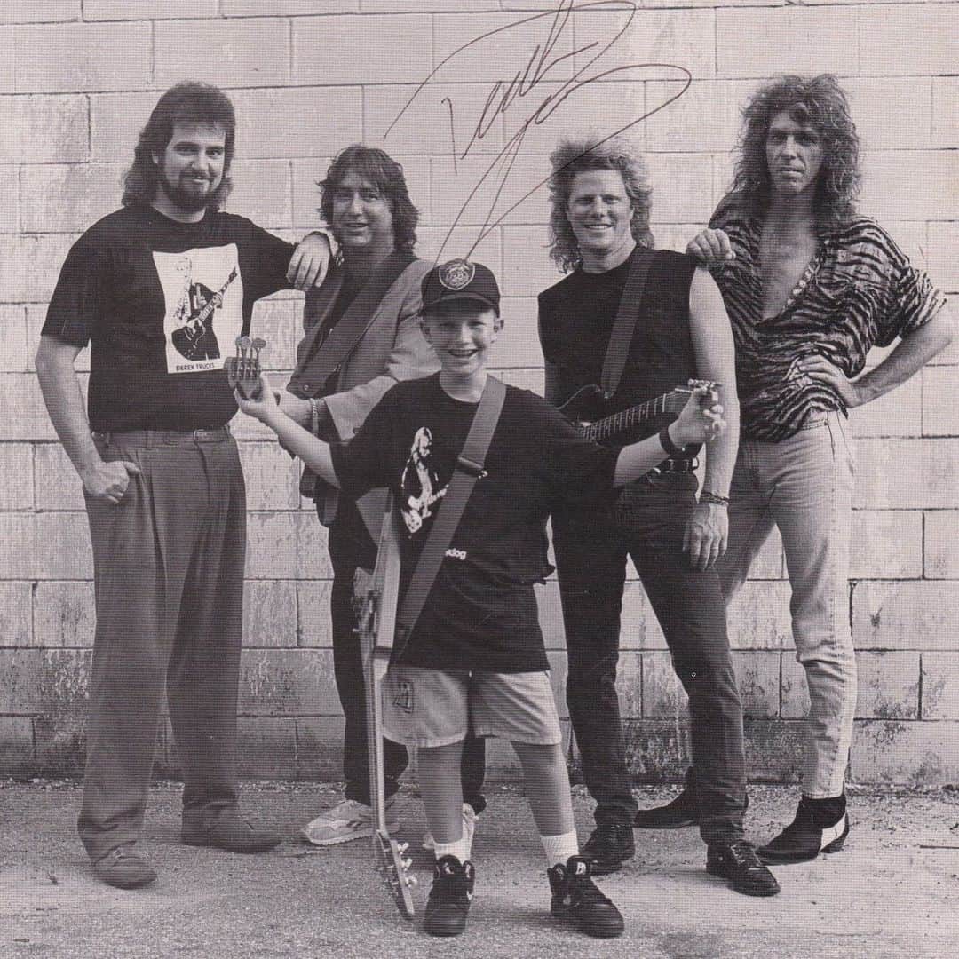 テデスキ・トラックス・バンドのインスタグラム：「Great promo photo, or the GREATEST promo photo? You be the judge... Derek & The Dominators circa 1991. #tbt」