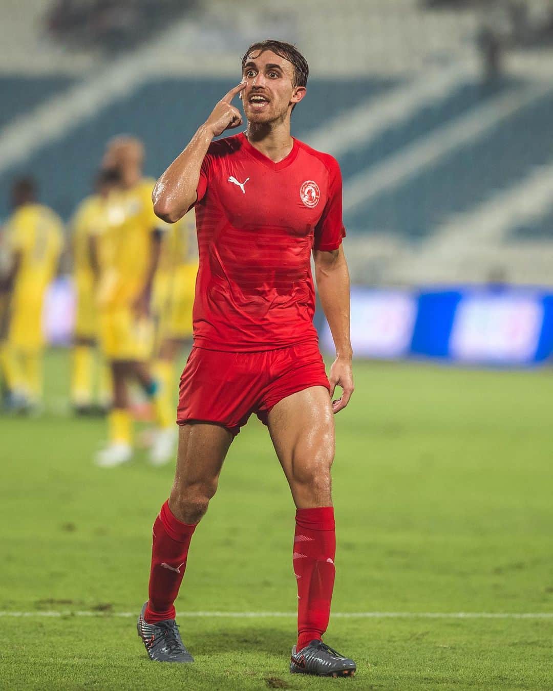 マルク・ムニエッサのインスタグラム：「Ready for a big game tomorrow🔴 Looking forward too see you there💪🏼 @alarabi_club @maliphoto @qsl」