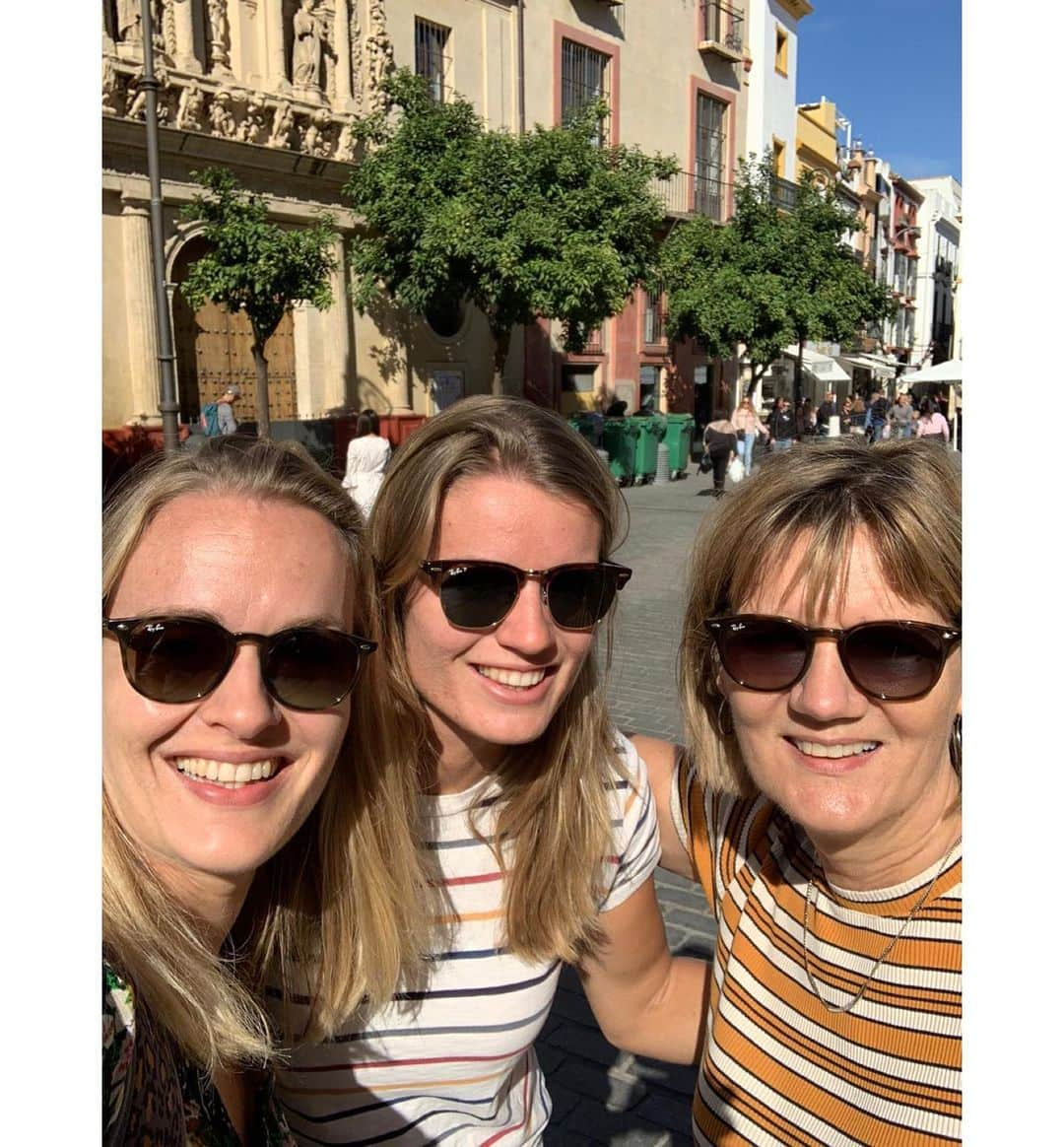 ダフネ・シパーズさんのインスタグラム写真 - (ダフネ・シパーズInstagram)「Living the good life in Sevilla with my mom and sister 😊💃🏼🇪🇸 #holidaypart3 #qualitytime #downtimewhenIrun」10月24日 20時56分 - dafne_schippers