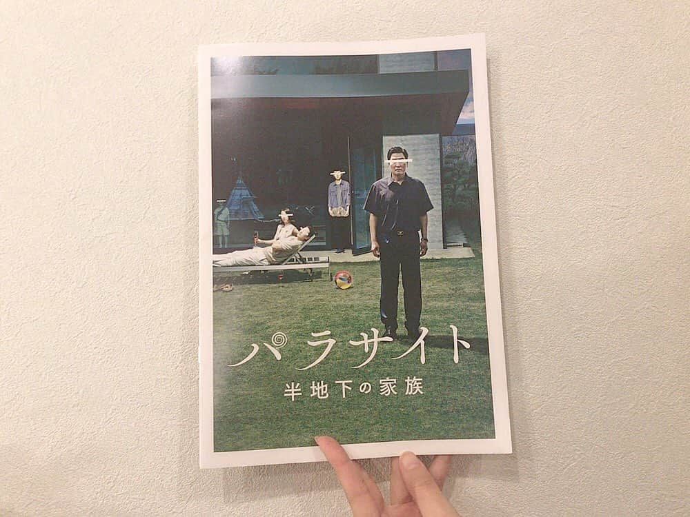 西谷麻糸呂さんのインスタグラム写真 - (西谷麻糸呂Instagram)「去年、映画『万引き家族』が授賞したカンヌ国際映画祭最高賞 パルムドールを今年度受賞、﻿ アカデミー賞 国際長編映画賞 韓国代表となった﻿ 話題沸騰中の映画 #パラサイト 試写会に招待して頂きました。﻿ ﻿ 大好きな映画『殺人の追憶』の監督ポン・ジュノ×主演ソン・ガンホが再びタッグを組んだ作品なので、﻿ 私もずっと公開を楽しみにしていました。﻿ ﻿ ネタバレ厳禁なので詳しくはお伝え出来ませんが、﻿ 社会問題、サスペンス、ユーモアなど沢山の要素が詰まっていて、瞬く間に引き込まれ一瞬も目を離せない本当に面白い作品でした！﻿ ﻿ 公開は2020年1月です。皆様ぜひ劇場でご覧下さい☻﻿ ﻿ ﻿ ﻿ ﻿ ﻿ ﻿ ﻿ ﻿ ﻿ ﻿ ﻿ #映画 #movie #パラサイト #殺人の追憶 #ポンジュノ 監督 #ソンガンホ #parasite #パルムドール #カンヌ国際映画祭 #palmedor #cannesfestival」10月24日 20時59分 - mashiron21