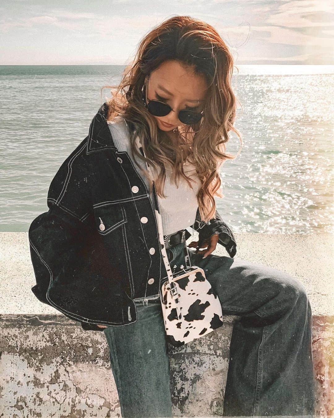 ✷kana✷のインスタグラム：「🦋 . . この前ひさびさの海活🐚 このステッチGジャンかわいいの！ @stellaviana_official の！ ショートなんだけどオーバーに着れて すごいタイプ❤︎❤︎❤︎ . @matarai_aya  あやちゃんありがと😋 #stellaviana #ステラヴィアナ」