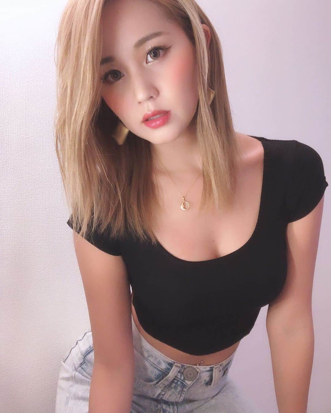LORYのインスタグラム：「ぐんないっ😘🌙 #goodnight #sweetdreams #haveagoodnight #girl」
