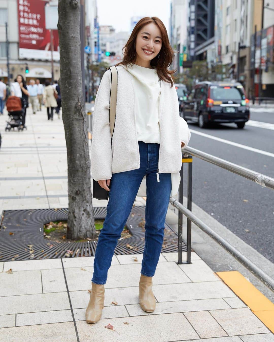 小祝麻里亜のインスタグラム：「本格的に肌寒くなってきましたね😳❣️ @Uniqlo の新作フリースを着用しました👌  ノーカラーだから合わせやすいし、アウターのインナーにも活用できるから 今度はデニムジャケットの下に着てみようかな☺️☺️❤️ 表地がシープ調で柔らかいから肌触りも良いし、コスパも◎ ． 冬は毎年 肌着含め、ユニクロにお世話になりすぎてます笑 ． ． ＿＿＿＿＿＿ #ユニクロ #Uniqlo #フリース #ラブアンドフリース #ボアフリースVネックフルジップカーディガン #ファッション #きょコ #コーデ #stylehint #fashion #pr #outfit #coordinate #look #instafashion #얼스타그램 #코디 #스타일링 #데일리 #데일리룩 #오오티디」