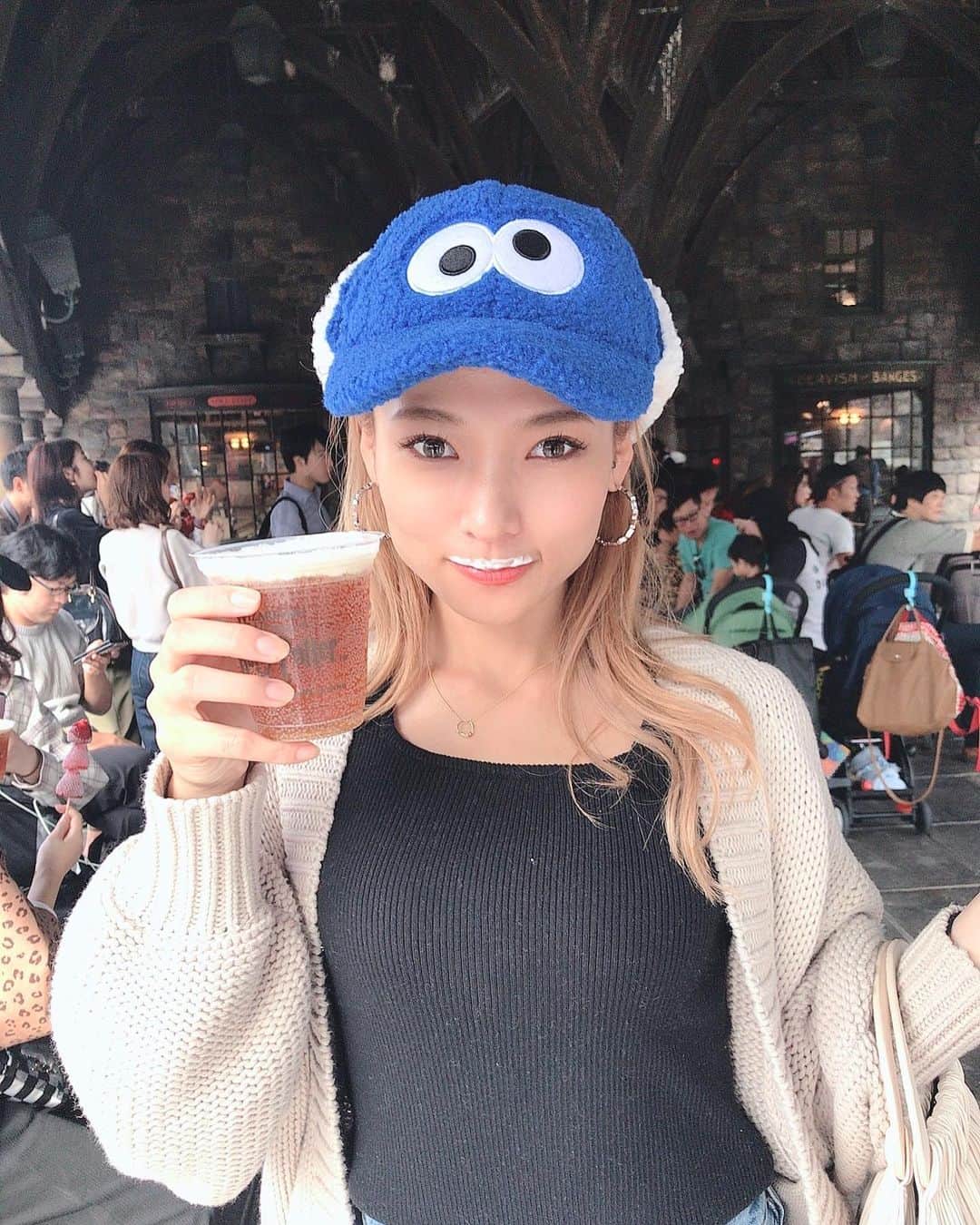 滝口成美のインスタグラム：「バタービール美味しかった🍺 やってみたかった泡のやつできて満足。笑」