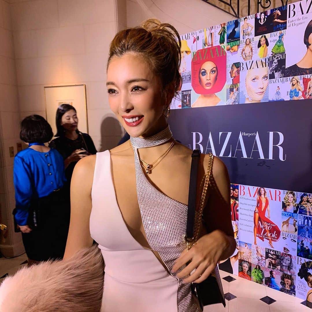 のインスタグラム：「-— Thank you for inviting me as a guest such a wonderful party - @harpersbazaarjapan  And Congratulations on the first anniversary!! I am going to post the look of walking on the black carpet tomorrow💋 Have a good night guys💋💋 -— #BVLGARI #harpersbazaarjapan  #harpersbazaar  #blackcarpet #partynight#dressup#joelrobuchon#robuchon#tokyolife#tokyolifestyle#ilovejapan#dressup#dresscode #ブルガリ#東京#パーティードレス#パーティーヘア#パーティー」