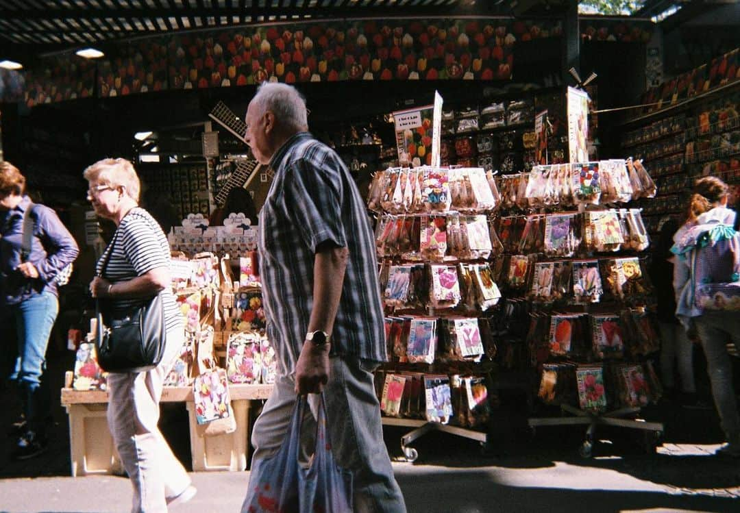 岡本至恩さんのインスタグラム写真 - (岡本至恩Instagram)「flower market . #写ってルンです」10月24日 21時27分 - seanokmt