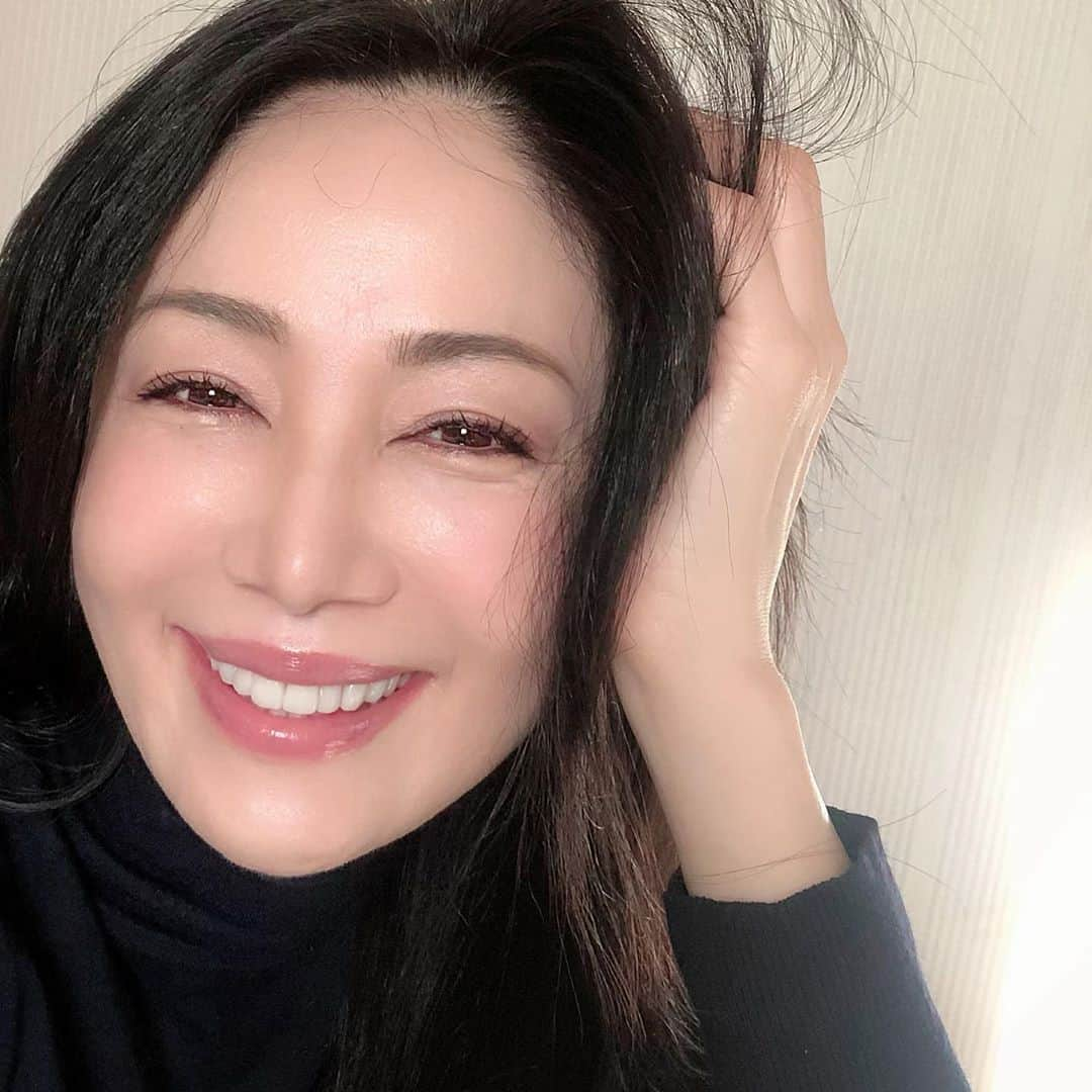 坂村かおるさんのインスタグラム写真 - (坂村かおるInstagram)「皆さま、こんばんは。  皆様のお陰で 第10回国民的美魔女コンテストweb投票の中間発表で只今第1位に輝いております✨ １位を取れるなんて、小学校の駆けっこ以来です😊  これも、皆様が毎日投票してくださるお陰です。 本当に心から感謝しております😭  またお手隙の時にポチッとくださいませ。👇🙏 http://bimajo.be-story.jp/report/member/sakamura_k  そして、私は今日から佐賀空港から大牟田へ入りました！ 「小日向白朗」ご存じでしょうか？ その歴史的人物のドキュメンタリーナビゲーターとしてロケに来ています😊  また、小日向白朗さんがどんな人物なのか、明日から少しづつお知らせしていきますね！！ #レジェンド美魔女 #美ST #坂村かおる #国民的美魔女コンテスト#歴女 #小日向白朗 #ドキュメンタリー #大牟田」10月24日 21時37分 - kaoru.sakamura