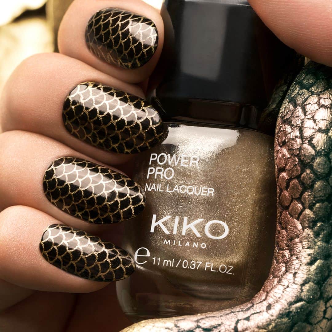 KIKO MILANOさんのインスタグラム写真 - (KIKO MILANOInstagram)「Vipe ‘em out 🐍 Just the update you need to give your  #manicure  for #KIKOHalloween. Power Pro Nail Lacquer 40-80」10月24日 21時42分 - kikomilano