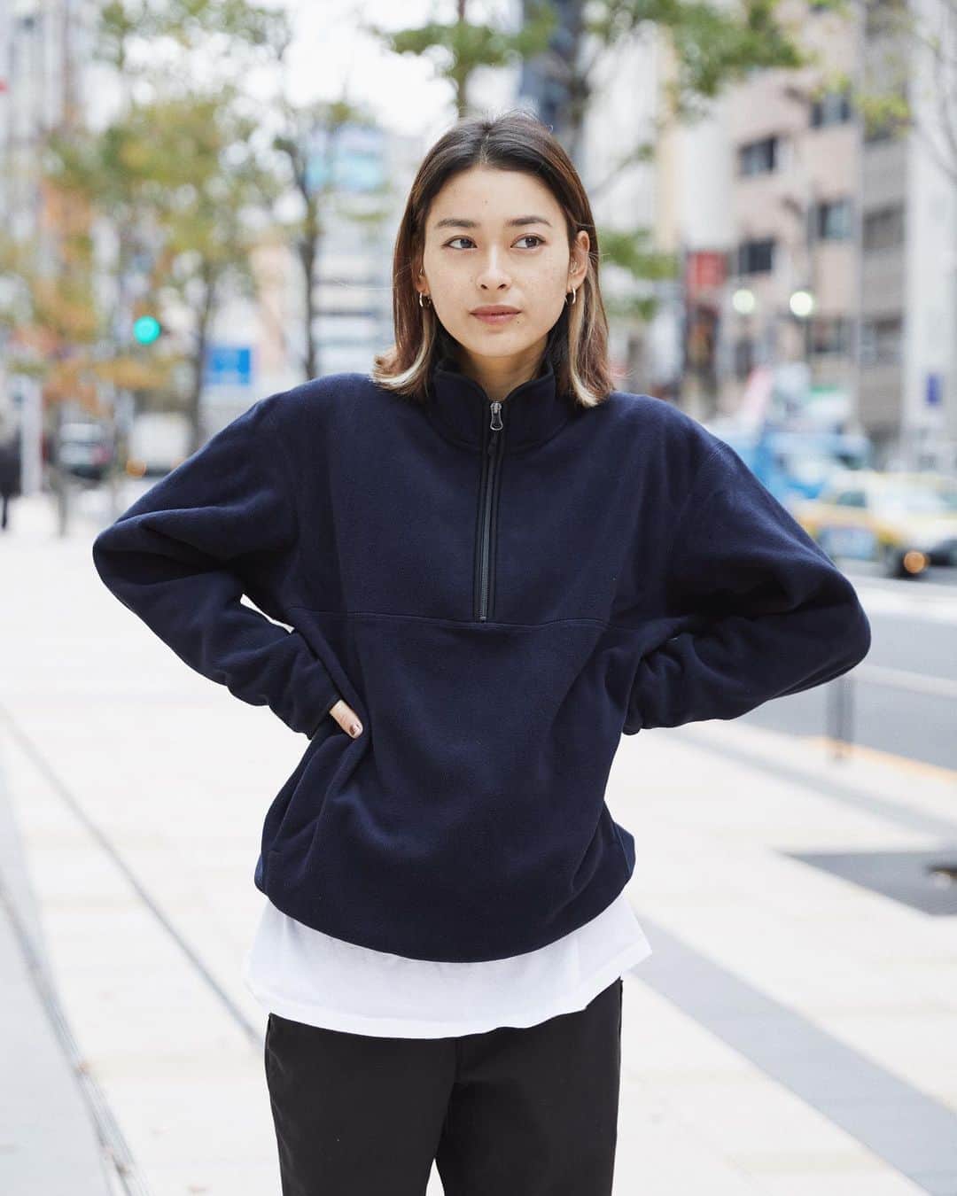 松本瞳のインスタグラム：「. 今年のフリースをUNIQLOでゲット🥰🥰これ着て雪山行きたい。寒いところでさむーって言いたい。 #ラブアンドフリース .  #フリースハーフジッププルオーバー は肩がゆったりとしたシルエットだからMサイズしました。 @uniqlo #ユニクロ #Uniqlo #フリース #stylehint #fashion #ファッション #pr」
