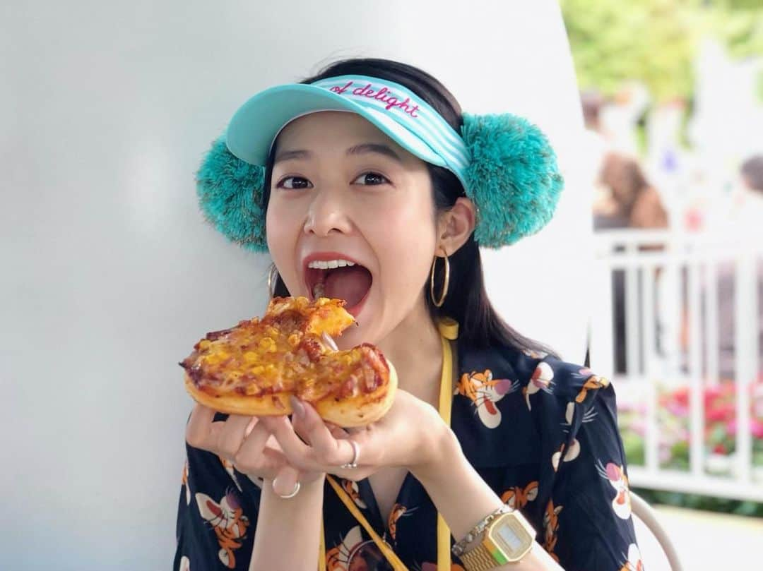 Karunaさんのインスタグラム写真 - (KarunaInstagram)「ㅤㅤㅤ 夏前に行ったのが懐かしいなぁ🍕🏰💭 ディズニーに行く時に限らず洋服選びは その日のテーマを自ら決めるのが好きで 今年中に三姉妹でインパーク実現したら 次はラプンツェルがテーマ予定🦎👱🏻‍♀️笑 #人生のテーマはトータルコーディネート #怪獣かるるん #食いしん坊 #夏の思い出 #패션 #时装 #粉我 #迪士尼 #디즈니 #赞 #TokyoDisneyLand #TDL #ToonTown」10月24日 21時46分 - karuna0520