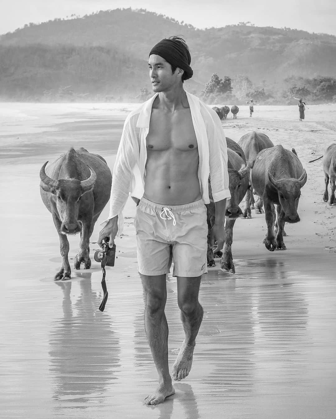 八代健のインスタグラム：「Lombok Traffic 🐃🇮🇩 #lombokisland #selongbelanakbeach #CanonThailand」