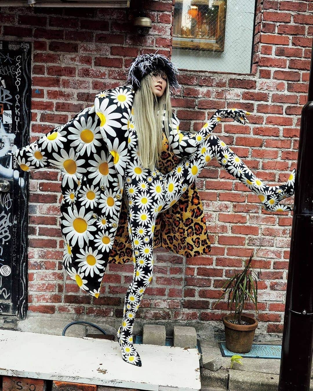 フェルナンダ・リーのインスタグラム：「@VogueJapan December 2019」
