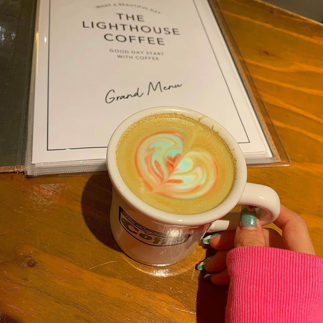 ひなたろす（佐原ひなた）さんのインスタグラム写真 - (ひなたろす（佐原ひなた）Instagram)「今日飲んだcoffee☕︎が、﻿ 🏳️‍🌈🏳️‍🌈❣️でした❣️﻿ caffè e llatte大好きすぎるんだなぁ。﻿ ﻿ ﻿ 皆はなんか10月っぽい、﻿ 秋っぽいことしましたか？🍁﻿ なんかないかなぁ...﻿ ﻿ ハロウィンweekだから、👻👻🎃﻿ コスプレしよぉかなぁって思ってる(^^)﻿ ﻿悩みすぎて決めるの1日かかった。。🥺️ .  決めてもらうしか方法ないよね、🤤笑  今年はなんでしょーか🥰❗️﻿ ﻿ #make #北海道cafe #followhim #follow4follow #instaday #instalike #instadaily #instacute #love #redhair #followme  #code  #fashion  #followforfollow #맞팔 #선팔 #소통  #맞팔해요」10月24日 22時08分 - saharahinata