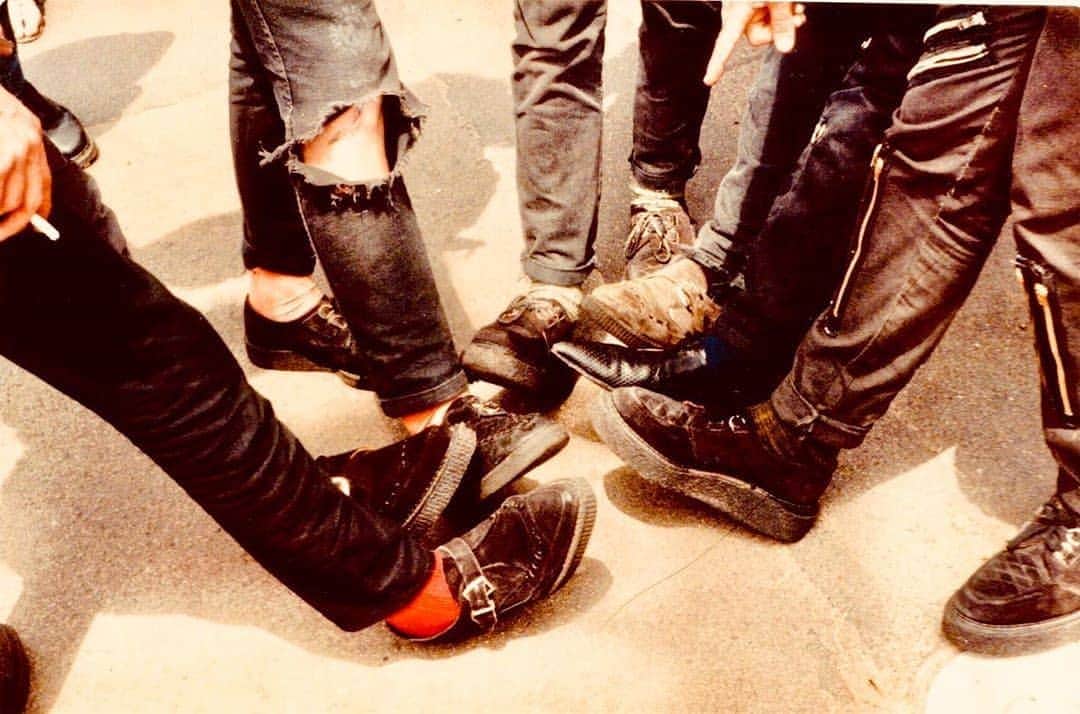 のインスタグラム：「#tbt thanks to @sceneinbetween for this repost. Can you tell which pair from the 5 is a copy? ・・・ London 79/80, early 2nd wave narko punx in creepers and 60s winklepickers  before Dr Martens became standard uk82 de rigueur attire @georgecoxfootwear #postpunk #uk82 #anarchopunk #brothelcreepers #creepers」