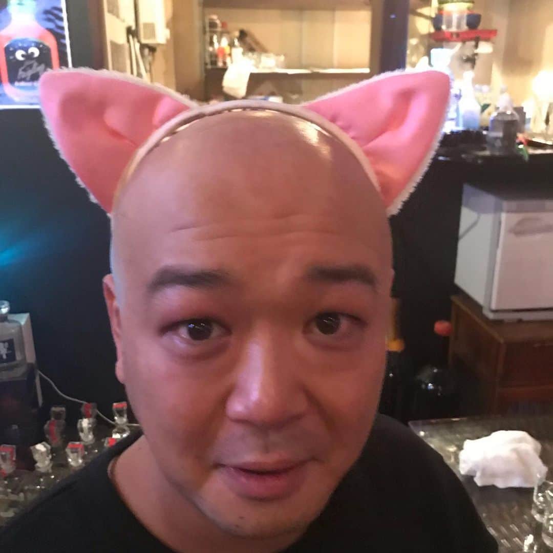 まっく赤坂見附のインスタグラム：「頭皮から耳がはえる病気です」