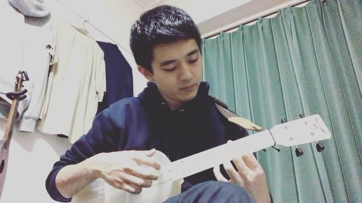 岡田竜（岡田桜井）のインスタグラム：「Under the Sea  #ウクレレ #ukulele #ソロウクレレ #underthesea #リトルマーメイド #見たことないけど #左手が大変でした #outdoorukulele」