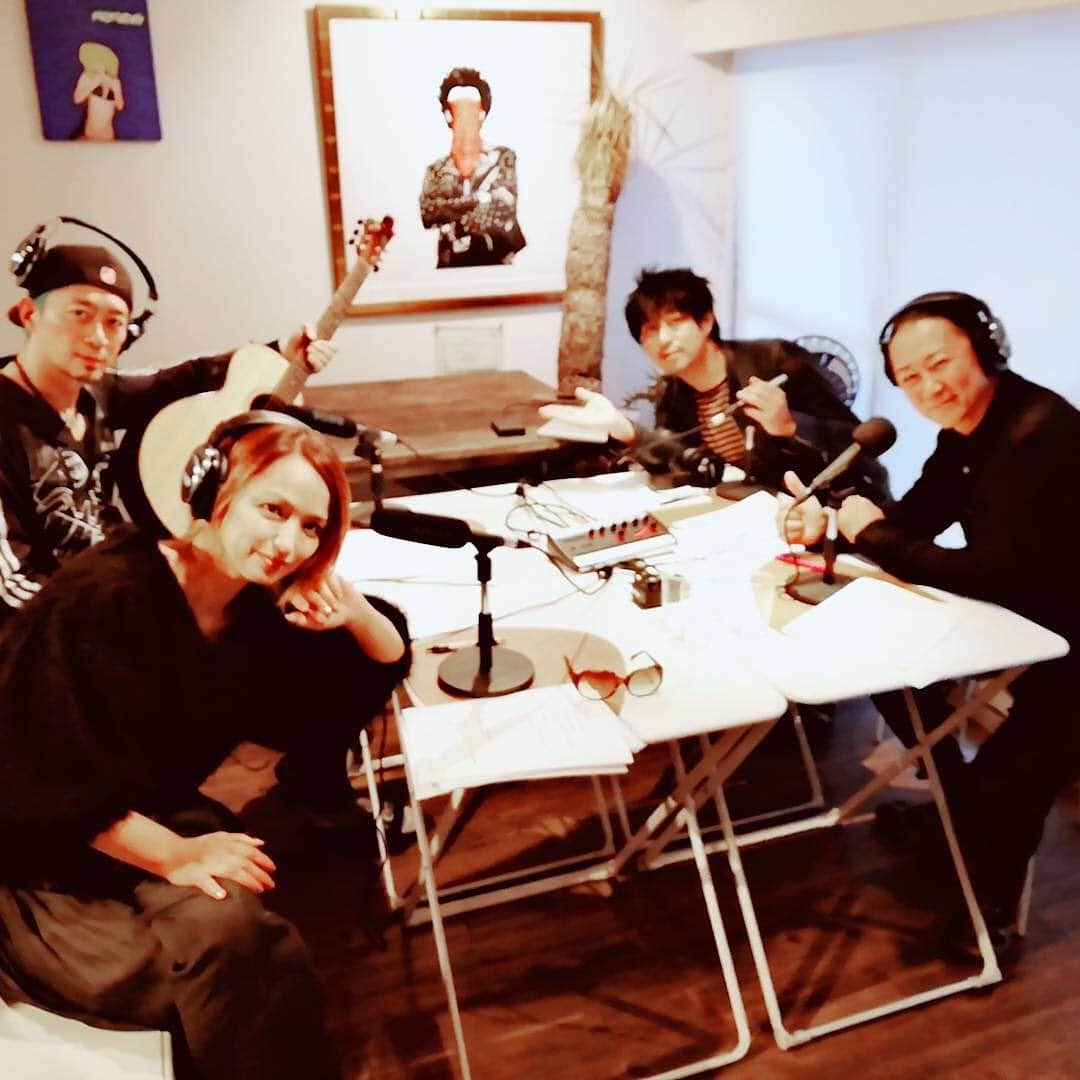Ju-kenのインスタグラム：「w/ @juliamazda 一色な１日♫  ラジオ収録で、アコギ弾き、その後ライブリハでベースひき、、、 充実した今日🤘」