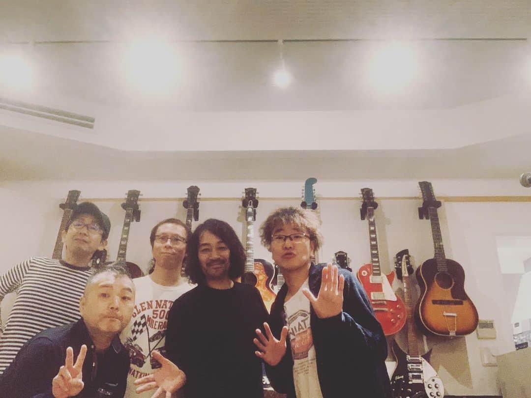 島田昌典のインスタグラム：「スキップカウズ、結成30年という事で26日に渋谷でのライブにゲスト出演です。 13年前にプロデュースした名盤のアルバム「マニファクチャ」を再現するライブです。 30年はすごいなぁ！ 楽しいですよー、土曜日の渋谷はハロウィンですごい事になってると思いますがお時間ある方是非遊びに来て下さーい！」