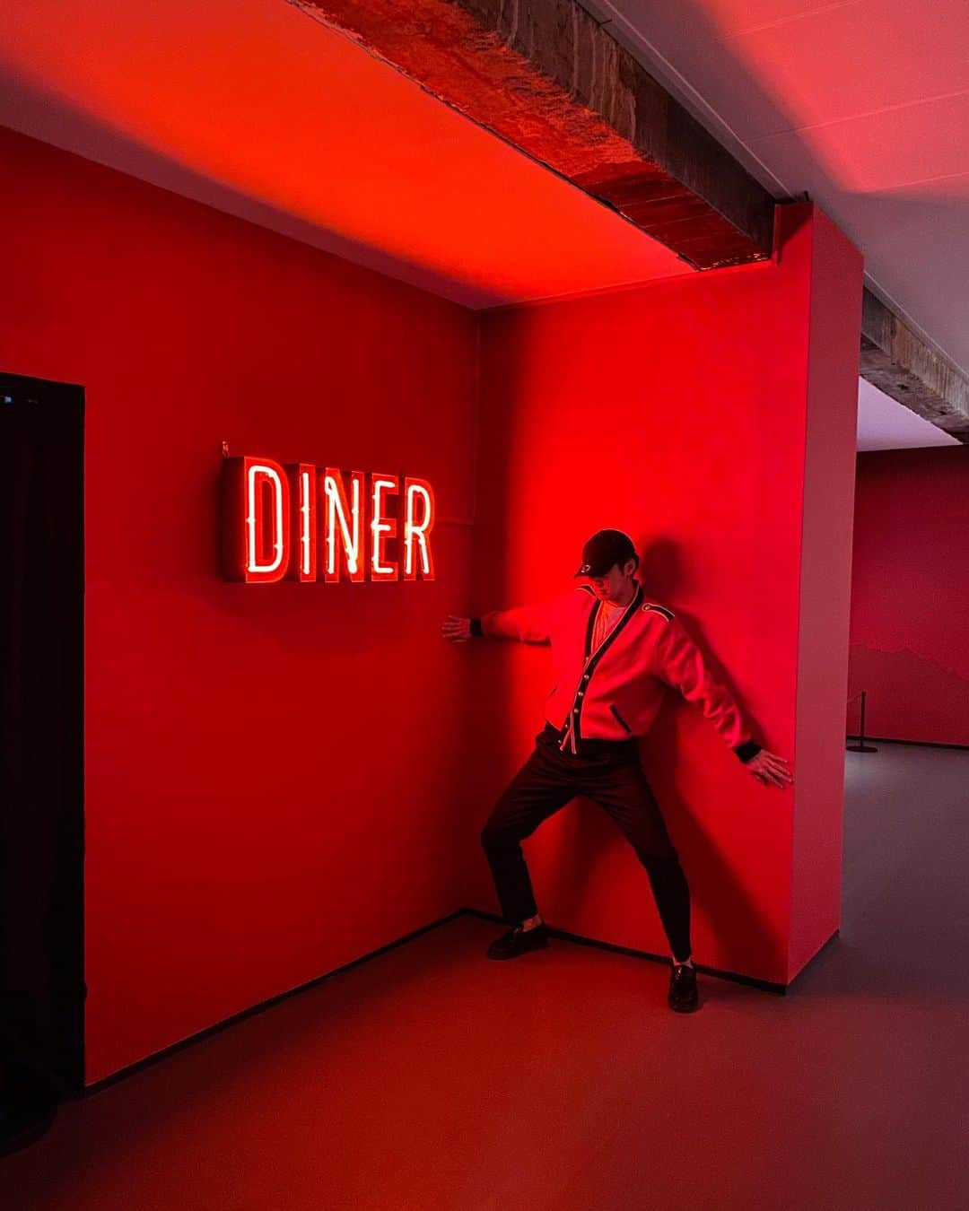 片寄涼太さんのインスタグラム写真 - (片寄涼太Instagram)「👀"DINER"🚨 @modernartmuseum_sh  #BobDylan」10月24日 23時07分 - ryota_katayose__official