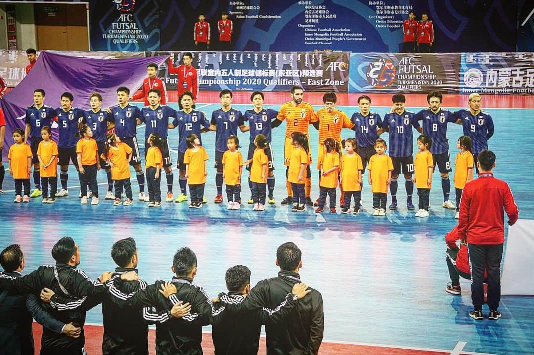 滝田学のインスタグラム：「フットサル日本代表　🇯🇵 東アジア予選 vs マカオ代表🇲🇴◎ vs 韓国代表　🇰🇷◎ 東アジア予選通過。 2月にあるワールドカップ予選のアジアカップへ。 進もう！ 応援ありがとうございました！！ #フットサル日本代表 #オルドス　#中華人民共和国内モンゴル自治区」