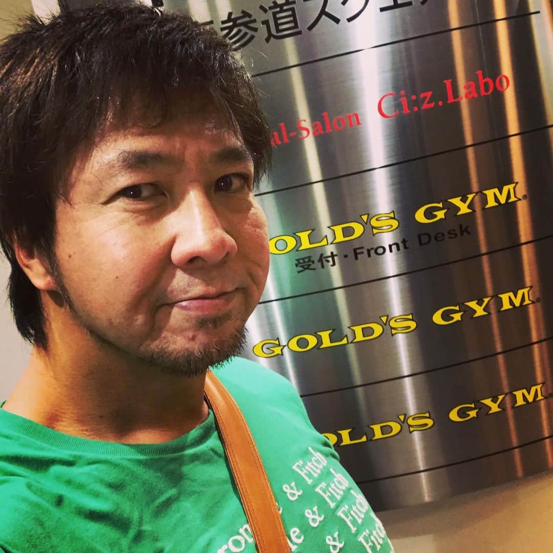 小島聡さんのインスタグラム写真 - (小島聡Instagram)「今日は日中バタバタしてたので、夜の自主トレ。  ゴールドジムさんで、バイクを漕ぎました。  この歳になると、夜トレはキツいかも😢。 #小島聡  #新日本プロレス  #ゴールドジム  #エアロバイク」10月24日 23時17分 - cozy_lariat