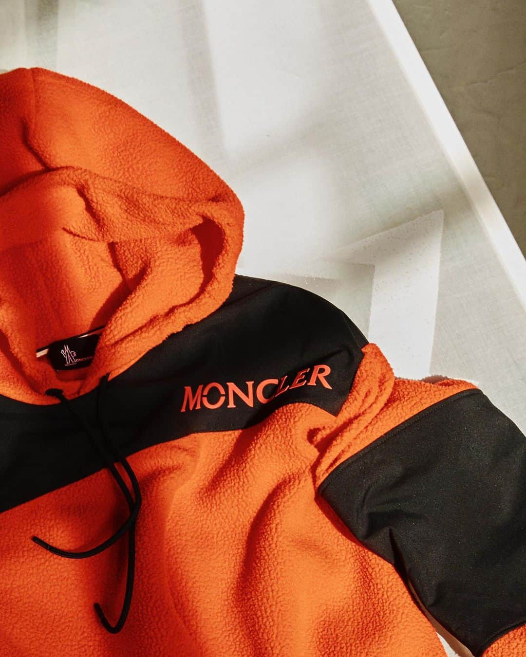 モンクレールさんのインスタグラム写真 - (モンクレールInstagram)「♻ Introducing the #MONCLERGRENOBLE Recycled range ♻ Featuring a sweatshirt made from 34 upcycled plastic bottles. The Moncler Grenoble Recycled range features @PolartecFabric technology providing warmth without weight.  _  Discover on Moncler.com.」10月24日 23時31分 - moncler