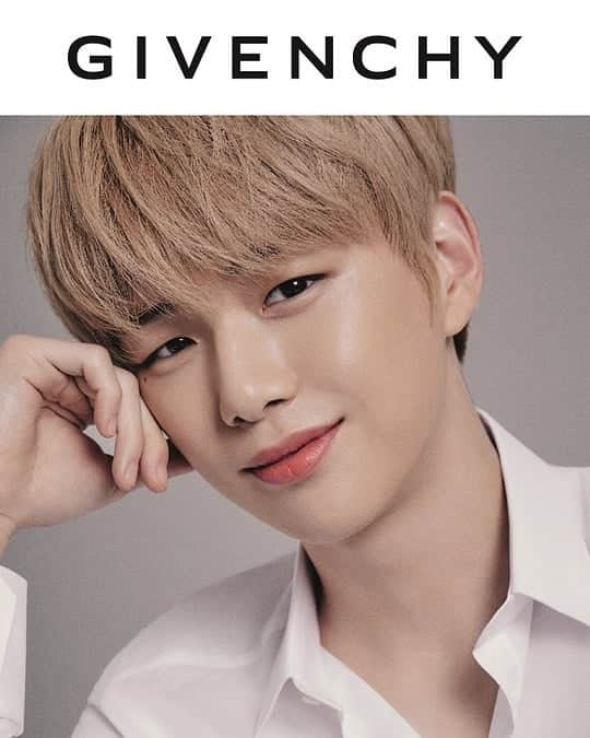 Just a girlさんのインスタグラム写真 - (Just a girlInstagram)「Kang Daniel ❤ For Cosmopolitan Korea Magazine October Issue (Givenchy Beauty Photo) . . . . #다니엘 #Daniel #강다니엘 #KangDaniel#asianboy #맞팔 #셀스타그램 #셀카 #얼스타그램 #데일리 #선팔 #인스타그램 #koreanboy #l4l #f4f  #like4like  #おしゃれ #オシャレ #いいね返し #フォロー #韓国人 #韓国 #セルカ #自撮り #ファッ」10月24日 23時33分 - cecithegirl