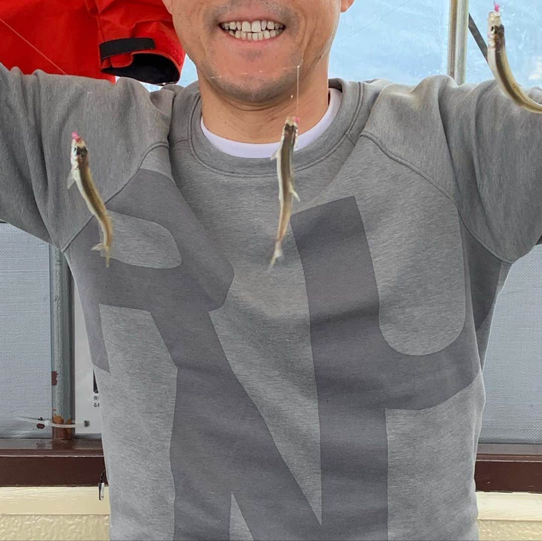 東野幸治さんのインスタグラム写真 - (東野幸治Instagram)「この間、ワカサギ 釣りに行きました。電動リールで手作り竿を頂いてガンガン釣りました！ これは楽しい！ 2月いっぱいまで楽しみが出来ました！」10月24日 23時40分 - higashinodesu