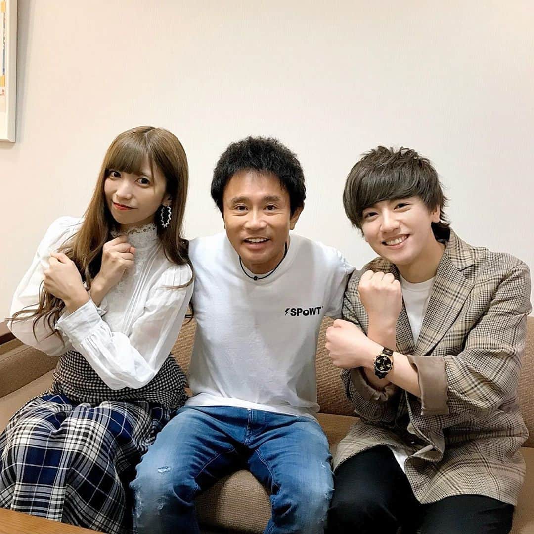 VAMBIのインスタグラム：「もっと喋れよ俺！！ お前の潜在能力はそんなもんじゃないだろ！！ くやちいー！！！！ ぴえーん！！！！ でも収録後に浜田さんに今日頭叩かれるのが僕の目標だったんですけどダメでした…って言ったらまた今度ね！！って言ってもらえて心を救われました…  神…。 #ヴァンゆん #ダウンタウンDX #youtuber  #youtubers  #youtubechannel  #youtube」