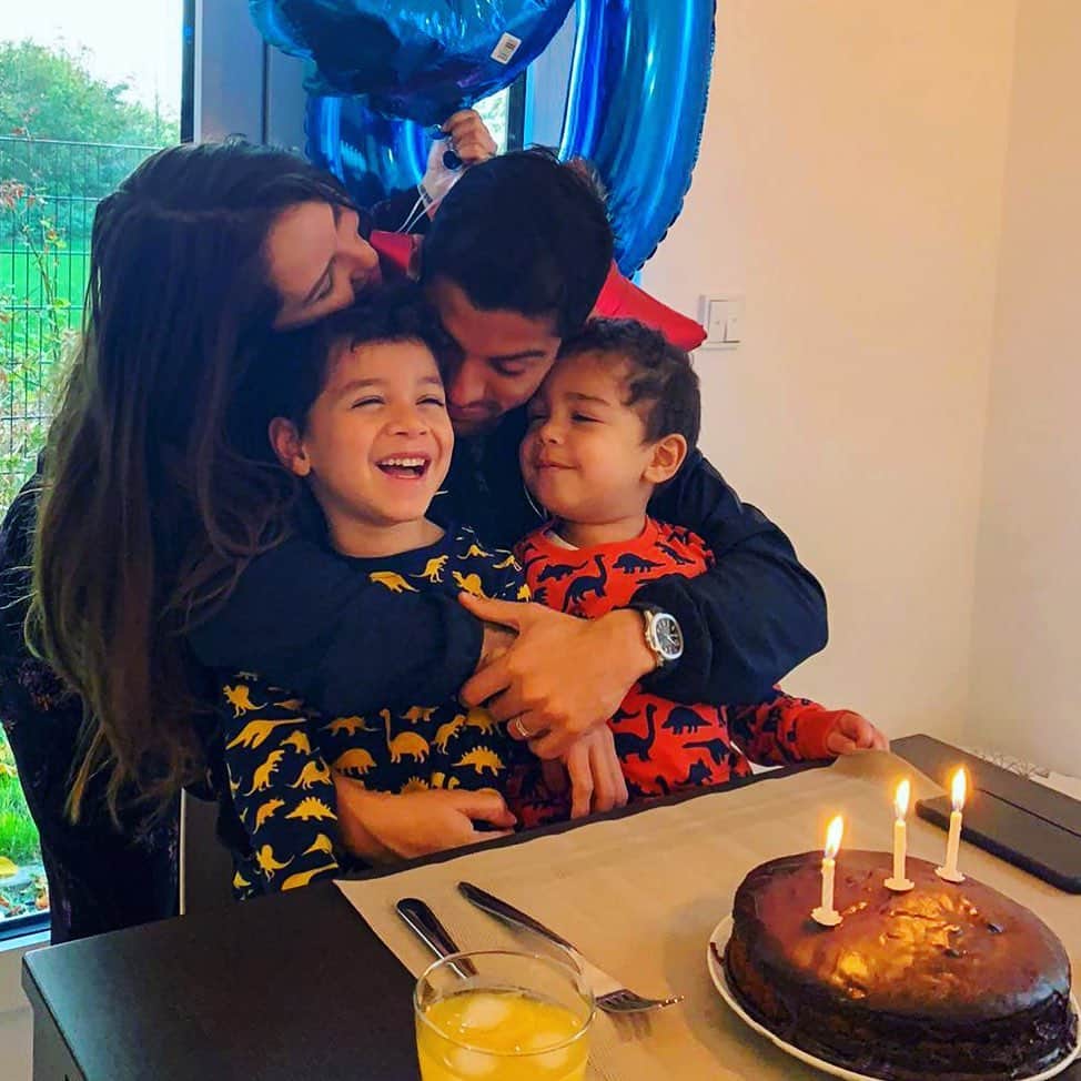 クリスチャン・ガンボアのインスタグラム：「Ya en el tercer piso .. gracias a Dios por estos momentos y por poder celebrar con ustedes!  Dreißig Geburtstag 🎉🎉」