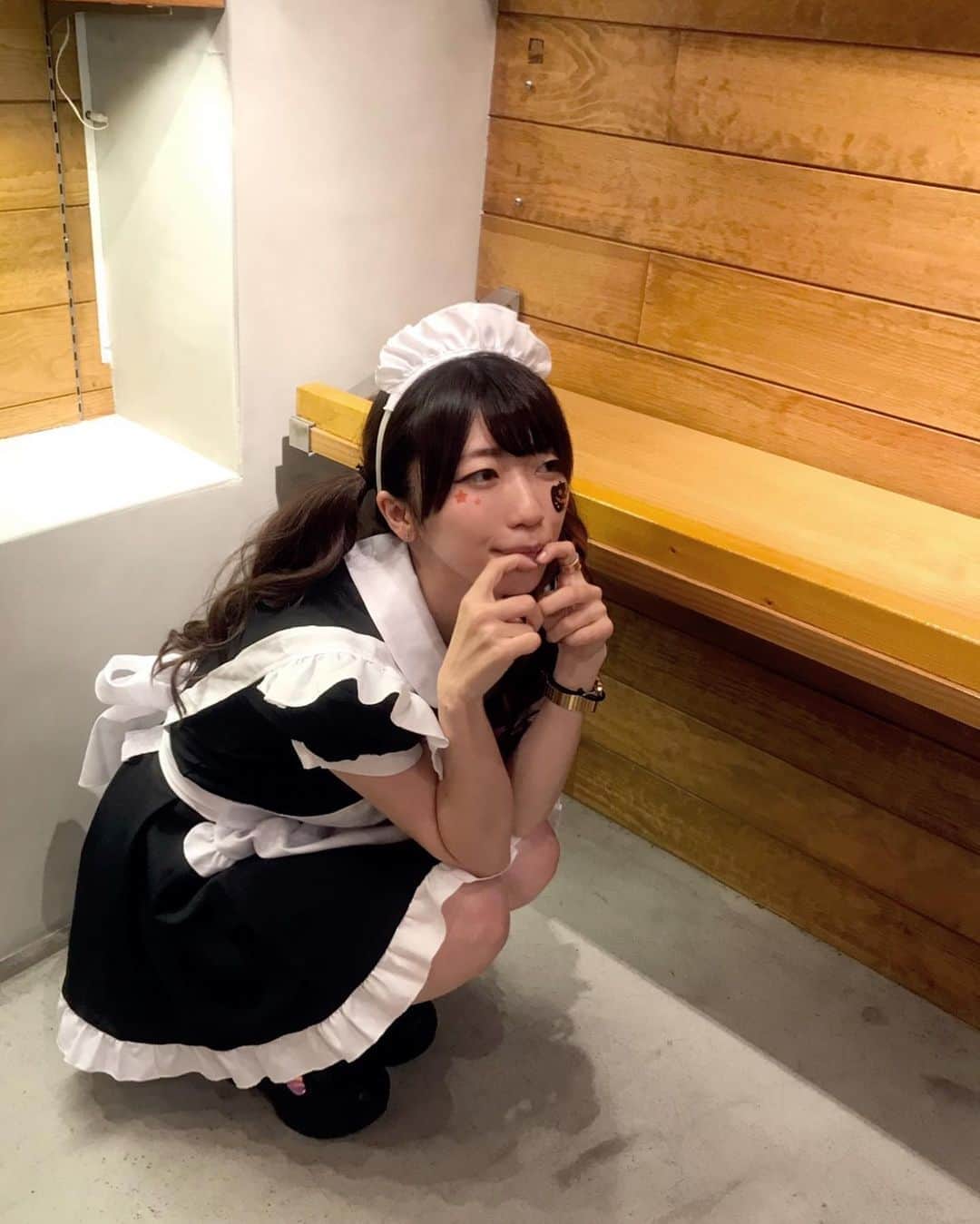 ぱいぱいでか美のインスタグラム：「フリマ楽しかったあ〜！ またやりたいな★彡 ꙳ #フリーマーケット #フリマ #総額1億円フリーマーケット #渋谷 #原宿 #a1clothing  #コスプレ #メイド #メイドコスプレ #ハロウィン ꙳ 歯のマンガさん @hanomanga に誘って頂いて フリマさせてもらいました〜！ いっぱい買ってくれてありがとー！ ハロウィンに一番近いぱいぱいでか美イベントだったので べたにメイドさん着てみました❤︎ まったりしたイベントだったからみんなとゆっくり話せたのも楽しかったー！ またフリマやりたいなぁ〜。 まだまだ全然、服の整頓終わりきってませんのでね。。」