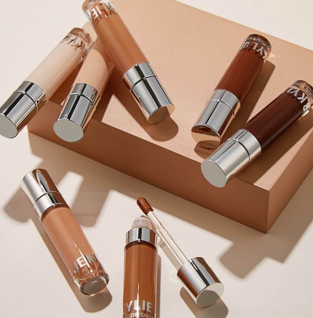 Kylie Cosmeticsさんのインスタグラム写真 - (Kylie CosmeticsInstagram)「Get $5 off Skin Concealers! Pick up your shades for only $15 each with code CONCEAL5 at KylieCosmetics.com (promo ends 3pm pst today) 💕」10月25日 0時45分 - kyliecosmetics