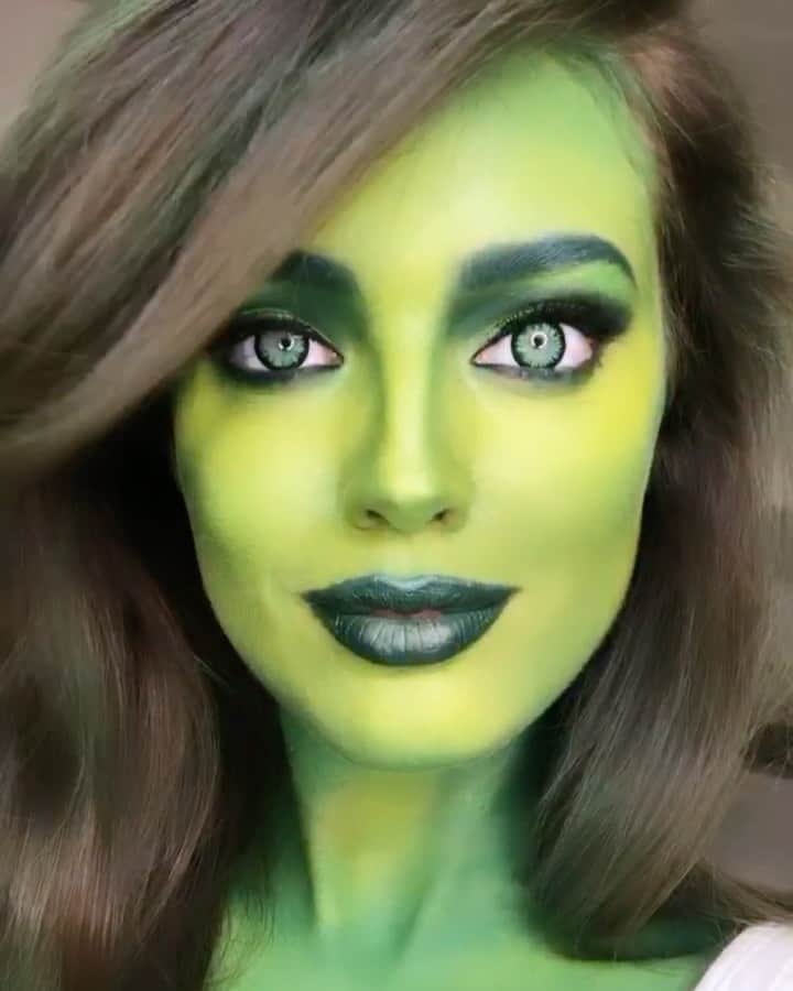 エミリー・DiDonatoのインスタグラム：「Watch me transform into She-HULK! 👻 🎥 Link in BIO! @erinparsonsmakeup had the idea to turn me into She-Hulk for Halloween and I am so glad we did it! I felt so sexy and powerful in this makeup!!! We had so much fun creating this and I feel so lucky to have such fun, talented friends who are willing to play dress up with me! Makeup: @erinparsonsmakeup Hair by @raisingkaned video by @allybmartin ❤️ #shehulk」