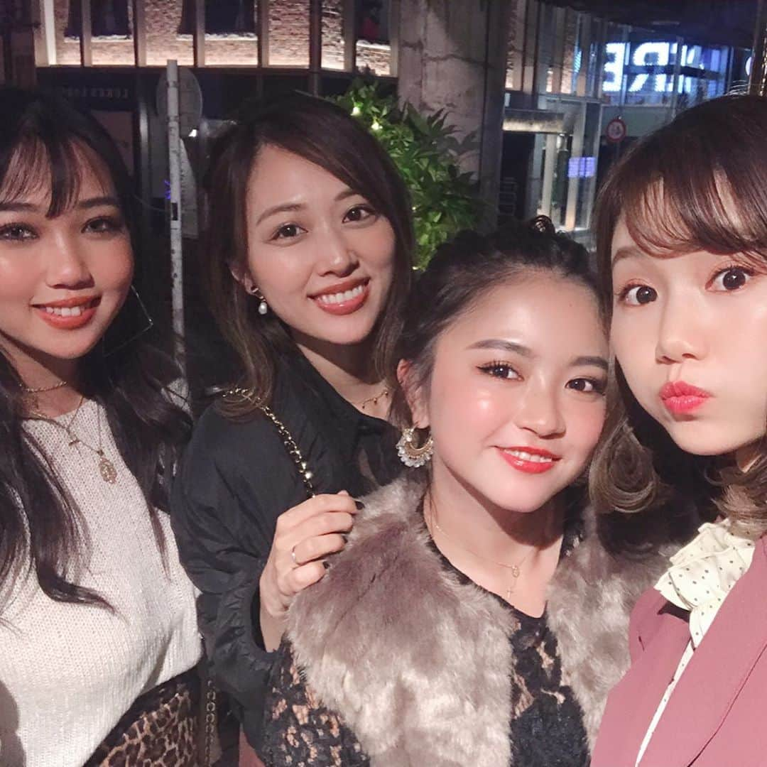 ほしのこさんのインスタグラム写真 - (ほしのこInstagram)「MACのホリデーイベントにお邪魔してきたよ💓 今年のクリスマスコフレは 星がモチーフなの！こりゃ行くしかない！ゲットするしかない！とおもって✨🌟 とっても可愛かった💋 。 #クリスマスコフレ#holidaycollection #maccosmetics #maccosmeticsjapan  #mac @maccosmetics mac」10月25日 1時04分 - hoshinoko728