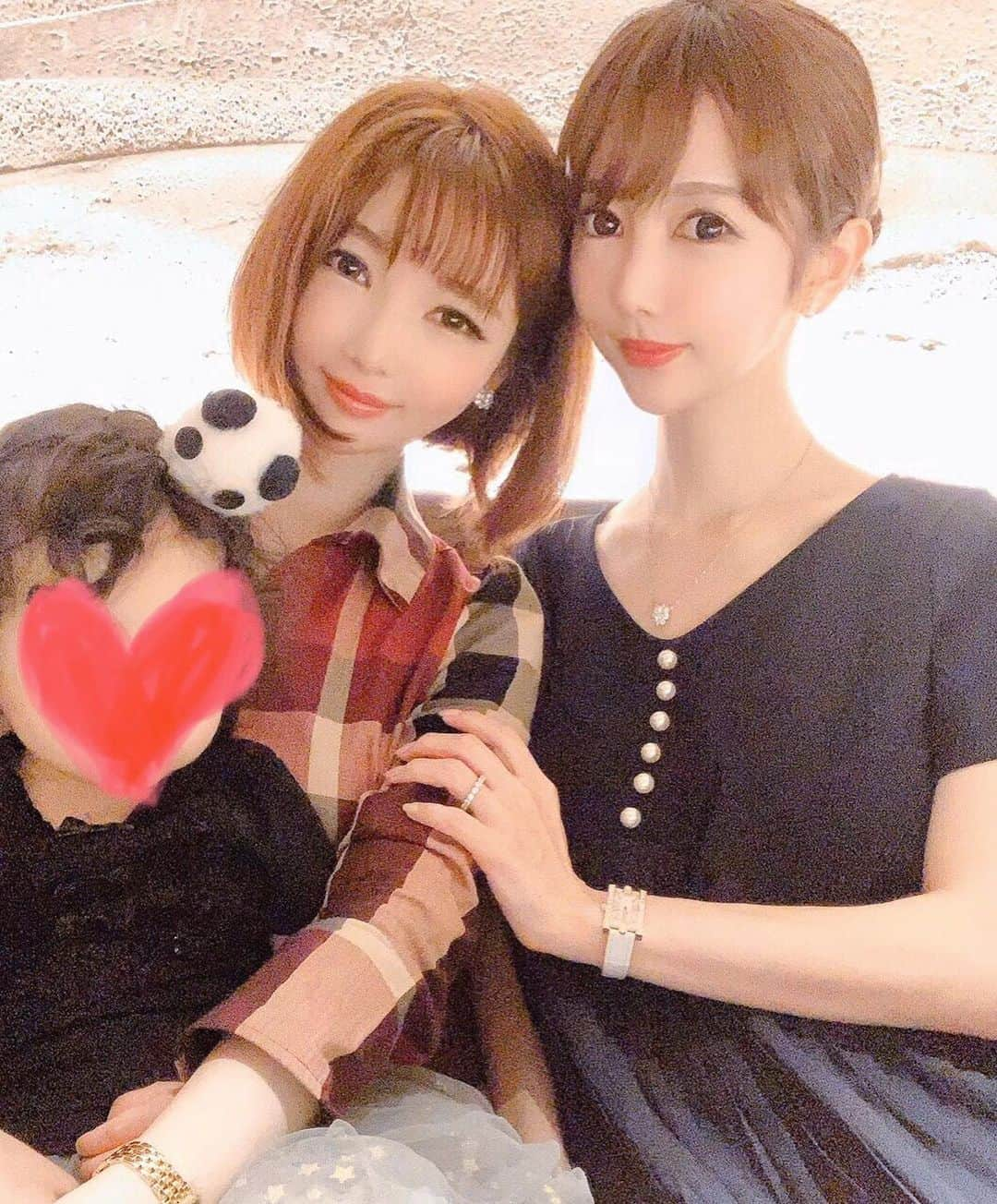 関有美子のインスタグラム：「🎀🎀🎀🎀🎀 . . 先日、麗しい @yuurimorishita ちゃんと しゃぶしゃぶへ🥰 . . いつも美しく優しい悠里ちゃん。 尊敬できるママ💕 . . お洋服は @pearlbee0618 🥰 . . #ママ友#lunch#fashion」