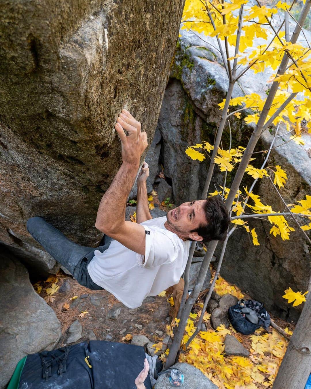 ポール・ロビンソンのインスタグラム：「The fall colors here are insane... the weather on the other hand is horrid. Rain, rain, and more rain 🌧... In between rain showers, I managed an ascent of the classic, Tornado Arete, V12/8A+. #bouldering photo: @westmountainmedia」