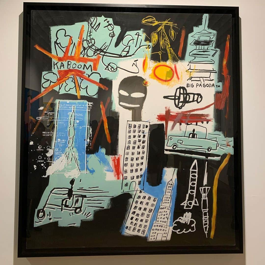 前田典子さんのインスタグラム写真 - (前田典子Instagram)「#バスキア展 へ #ジャンミシェルバスキア  #jeanmichaelbasquiat  1980年代のアートシーンに流星のごとく現れた 💫  日本で初の本格的な展覧会 #バスキア展メイドインジャパン 🇯🇵 日本の事が描かれている作品も #100YEN #おりがみ など #バスキアのメッセージ #描けそうで描けない💦 #刺激もらった #アート鑑賞」10月25日 1時39分 - maenorichang