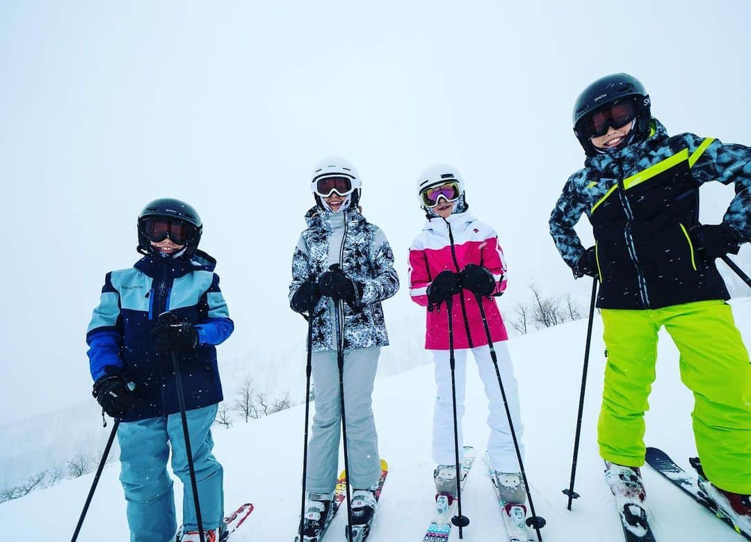 Descenteのインスタグラム：「Family time is fun time! Let Descente help you make the most of your time together on and off the mountain! #mountainlifestyle #descente #feelthedifference」