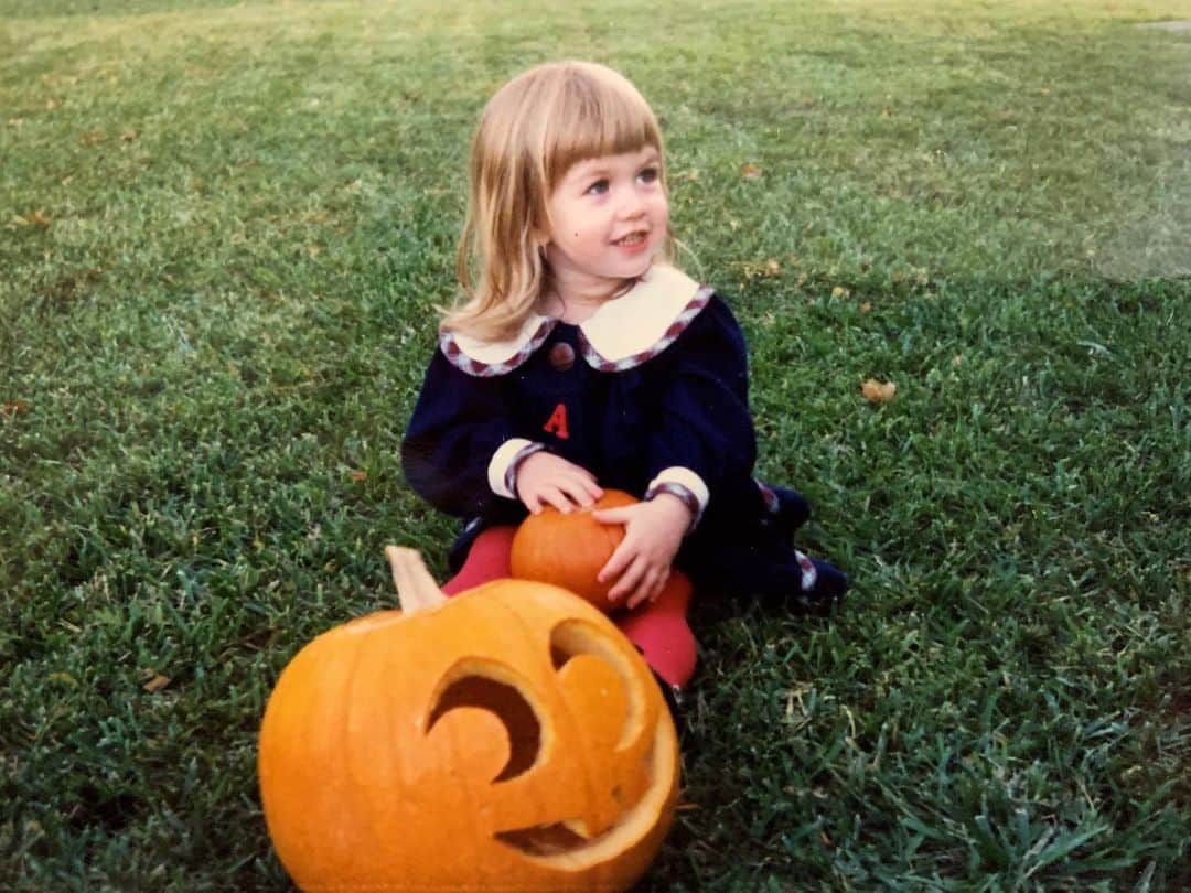 キャサリン・マクナマラさんのインスタグラム写真 - (キャサリン・マクナマラInstagram)「Pumpkin patch kid... #tbt 🎃」10月25日 1時51分 - kat.mcnamara