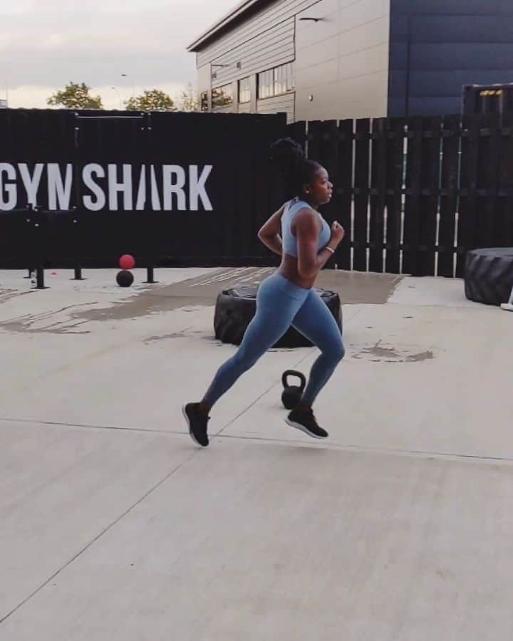 アシャ・フィリップのインスタグラム：「Off-Season, but we still keeping it moving this week with @Gymshark - Hungrier than ever....🦈➡️🇯🇵 . . #ThisIsConditioning #Gymshark #Olympics #Ambition」