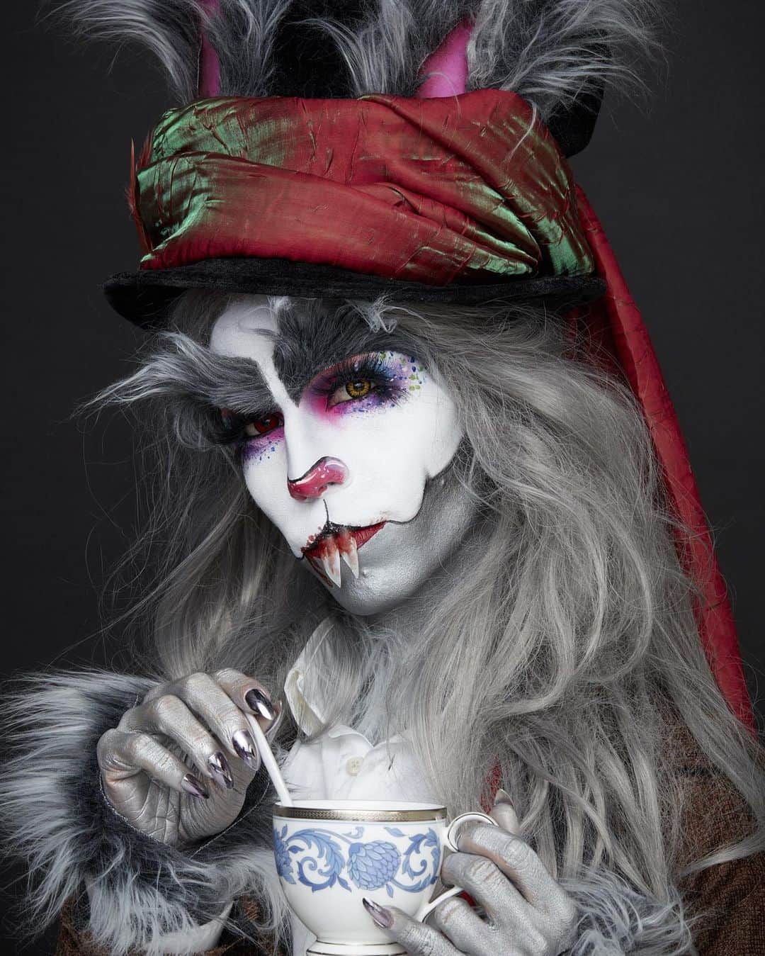 NYX Cosmeticsさんのインスタグラム写真 - (NYX CosmeticsInstagram)「Spillin' the tea ☕ #FACEAwardsPR Winner @angelrodz2 uses our Jumbo Eye Pencil in 'Black Bean' + Ultimate Shadow Palette in 'Ash' to transform himself into the magnificent Mad Hatter 🎩♥️ || #nyxcosmetics #nyxprofessionalmakeup #crueltyfreebeauty #wonderlandafterdark」10月25日 2時12分 - nyxcosmetics