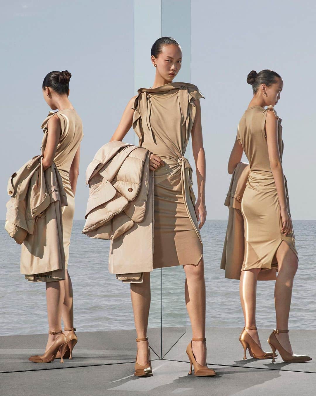 のインスタグラム：「Goddess jersey for the #Burberry woman. In tonal shades of our house colour #Burberrybeige – from palest beige to rich honey, accented with draping, hand-gathered ties.」