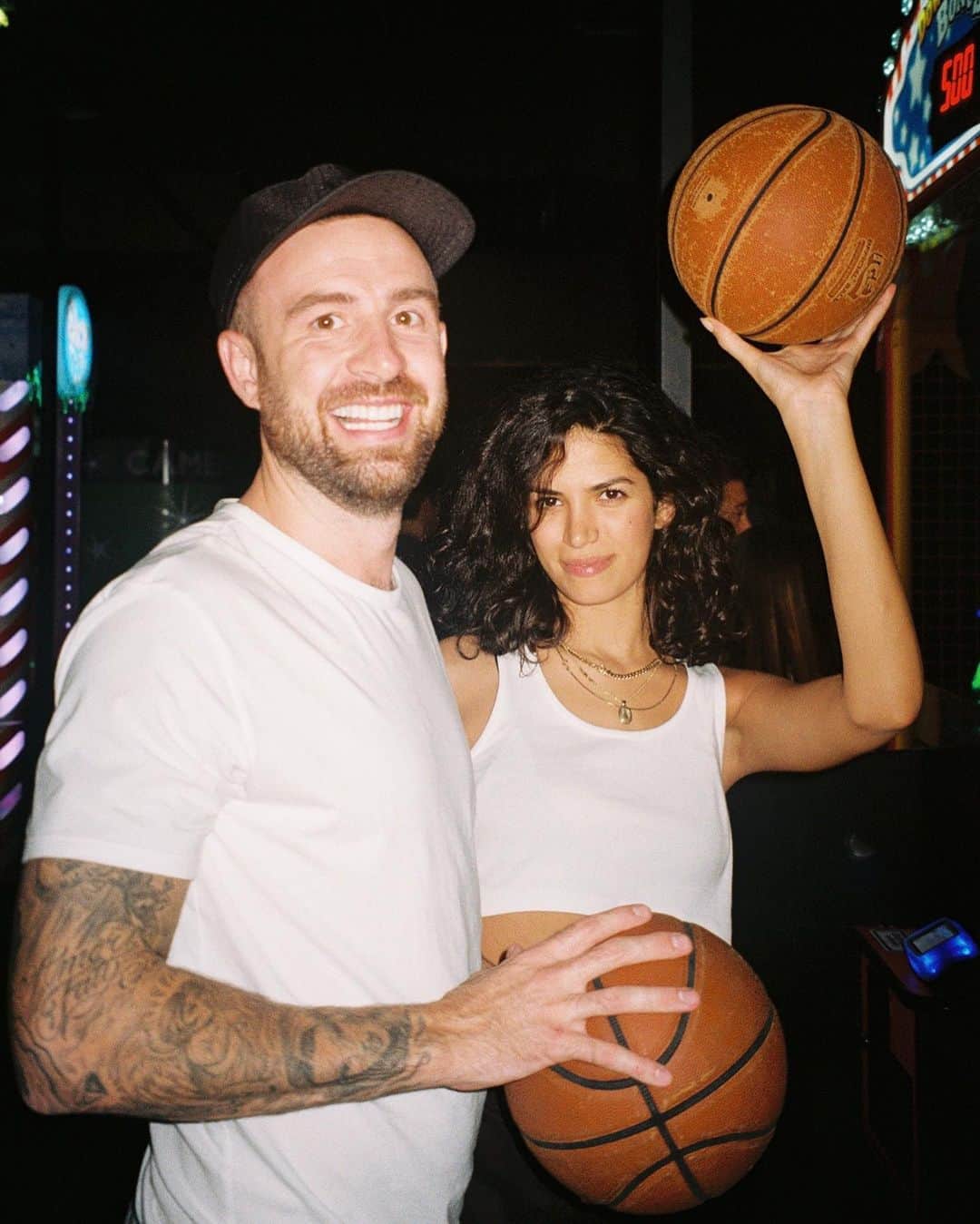 クリス・ファフのインスタグラム：「Kicking some ass at the local arcade」