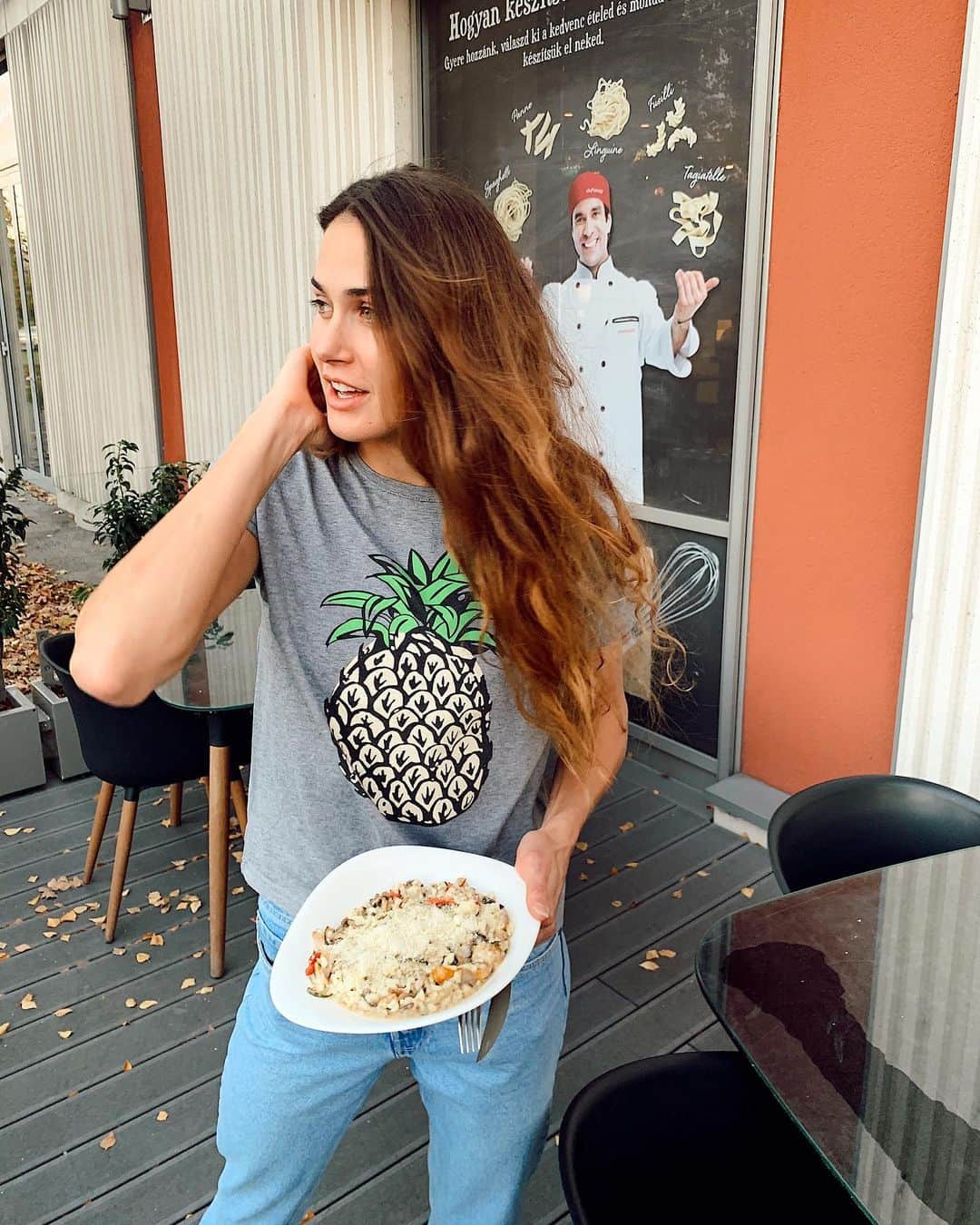 ズザンナ・ヤカボスのインスタグラム：「🍍」