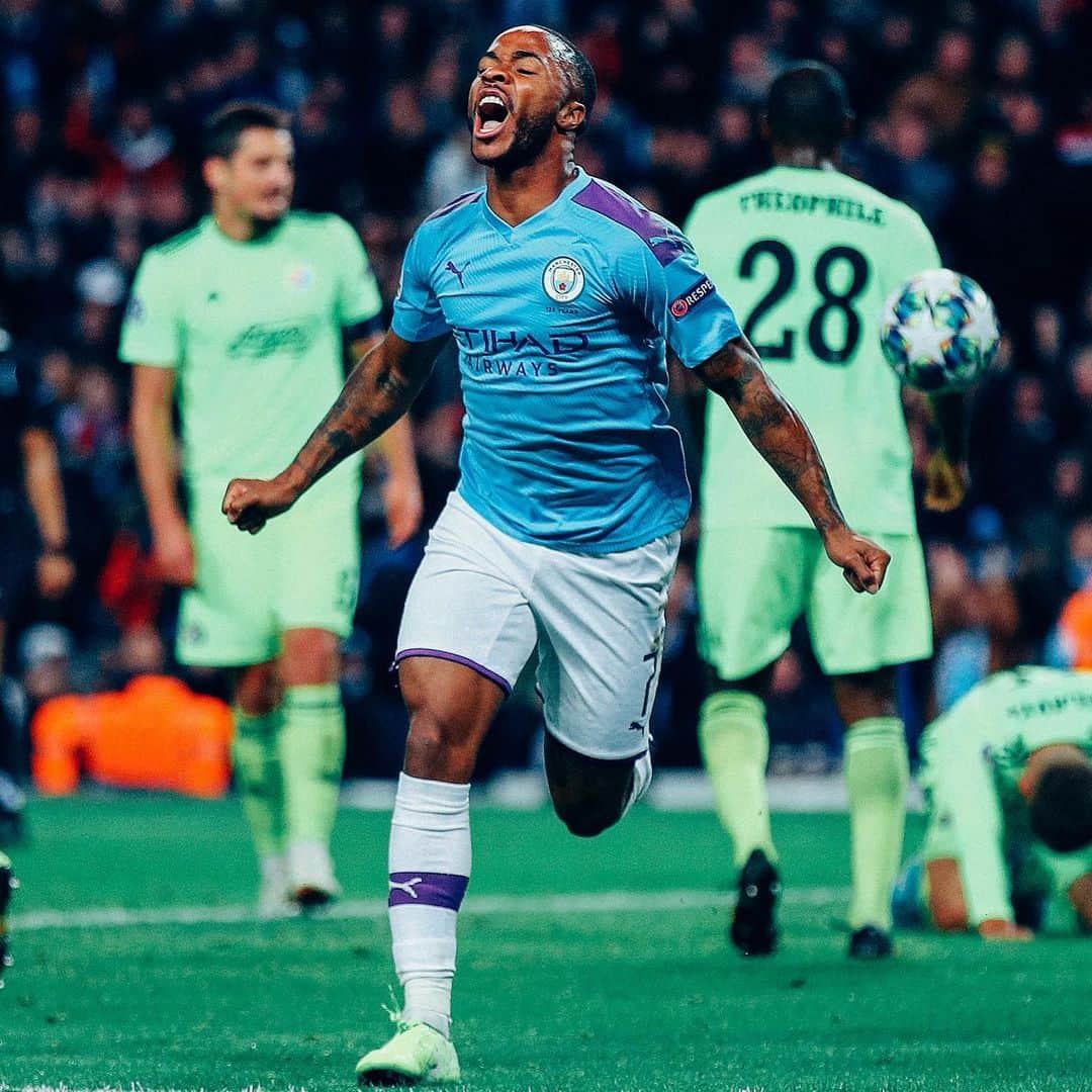 マンチェスター・シティFCさんのインスタグラム写真 - (マンチェスター・シティFCInstagram)「When you realise it’s Friday tomorrow...😆⠀ ⠀ #ManCity」10月25日 2時53分 - mancity