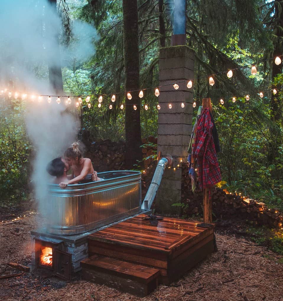 サラ・ジーン・アンダーウッドさんのインスタグラム写真 - (サラ・ジーン・アンダーウッドInstagram)「You light my fire @jacobwitzling (literally and figuratively)🙃 ✨ Tag someone you wanna get steamy with! . Hippie hot tub by @jacobwitzling and me 💁🏼‍♀️ . #couplegoals #woodfirehottub #diy #cabinlife #wildernessculture #beautifuldestinations #oregon」10月25日 3時06分 - saraunderwood