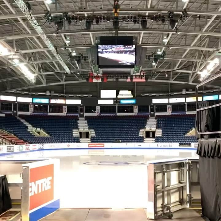 マイケル・パーソンズのインスタグラム：「Skate Canada we have arrived!!」