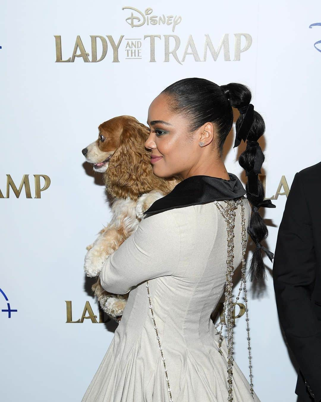 Disneyさんのインスタグラム写真 - (DisneyInstagram)「The stars were dressed to the canines at a special screening of @ladyandthetramp in New York. See the film November 12, only on @disneyplus. #DisneyPlus」10月25日 3時24分 - disney