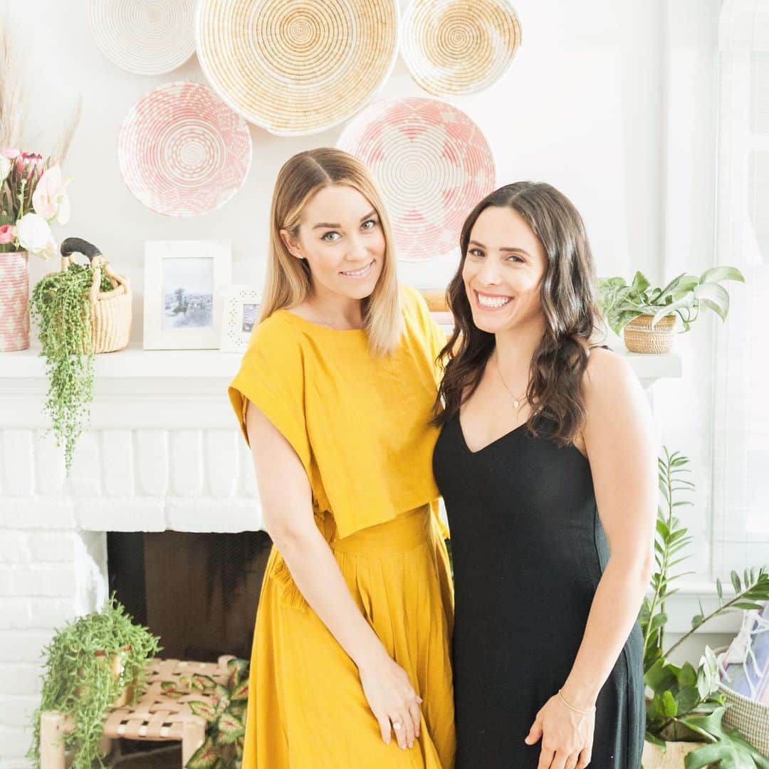 のインスタグラム：「Celebrating 6 wonderful years since launching @thelittlemarket 💛 Forever grateful to everyone who made this non-profit possible and to my amazing friend and co-founder @hannahskvarla x」